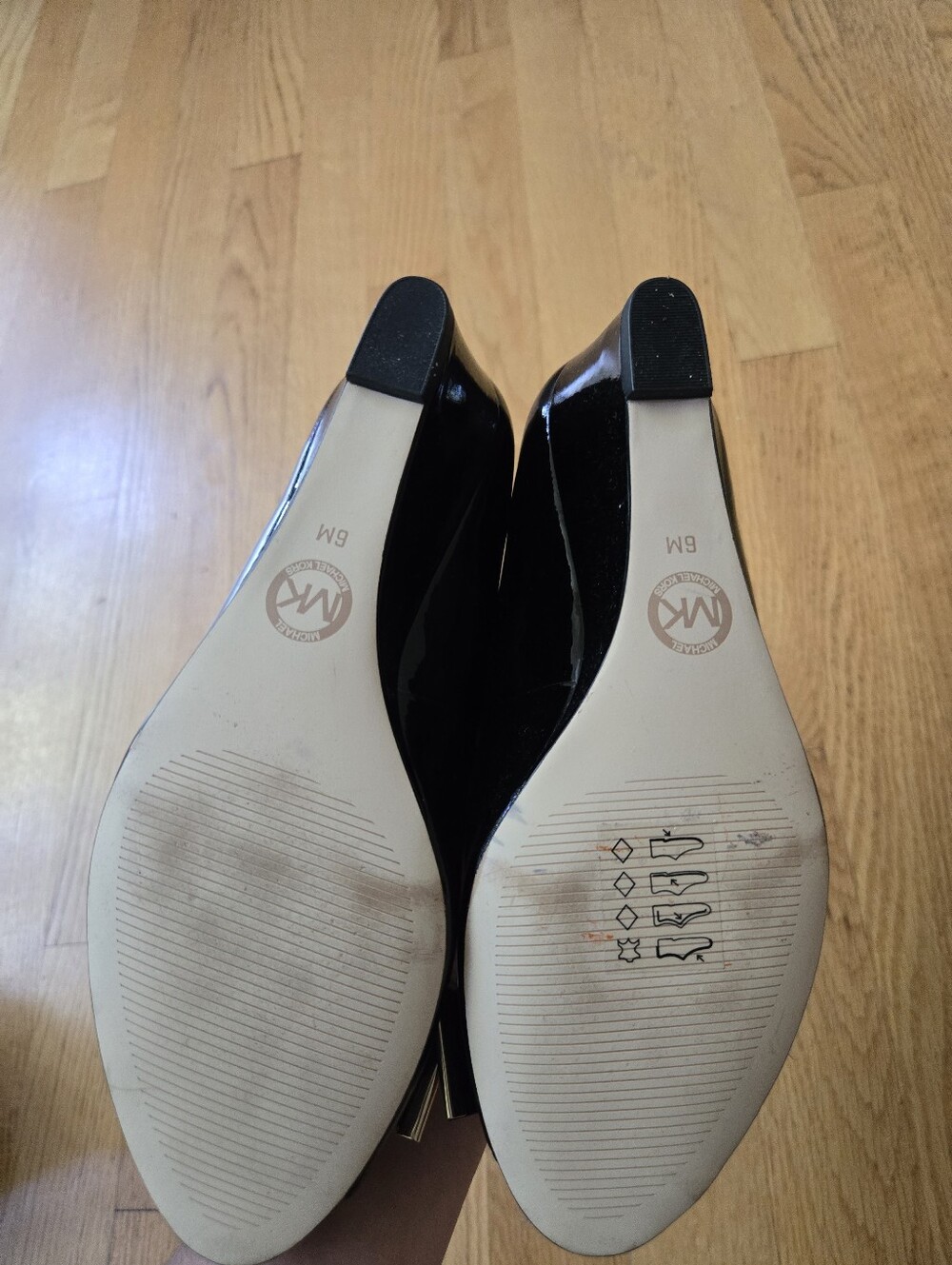 Mk Shoes - Picture 2 of 2